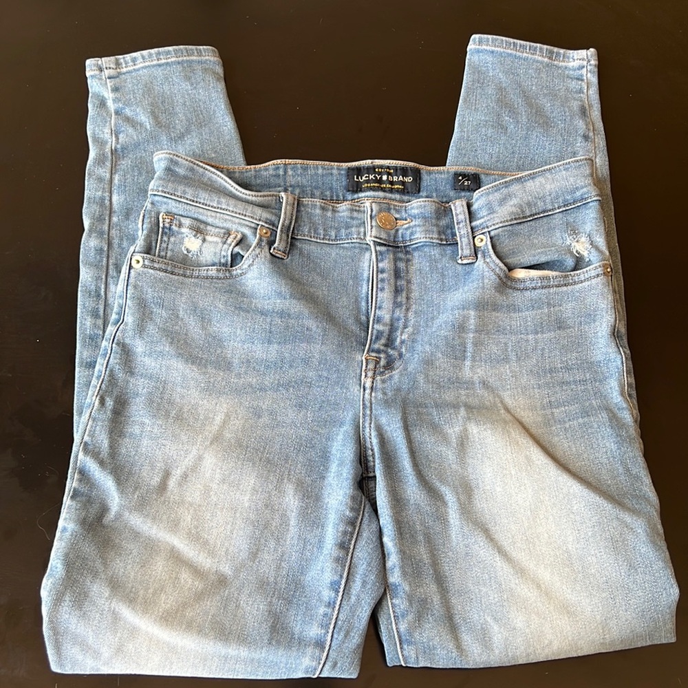 Excellent used condition Lucky Brand Ava super skinny size 27